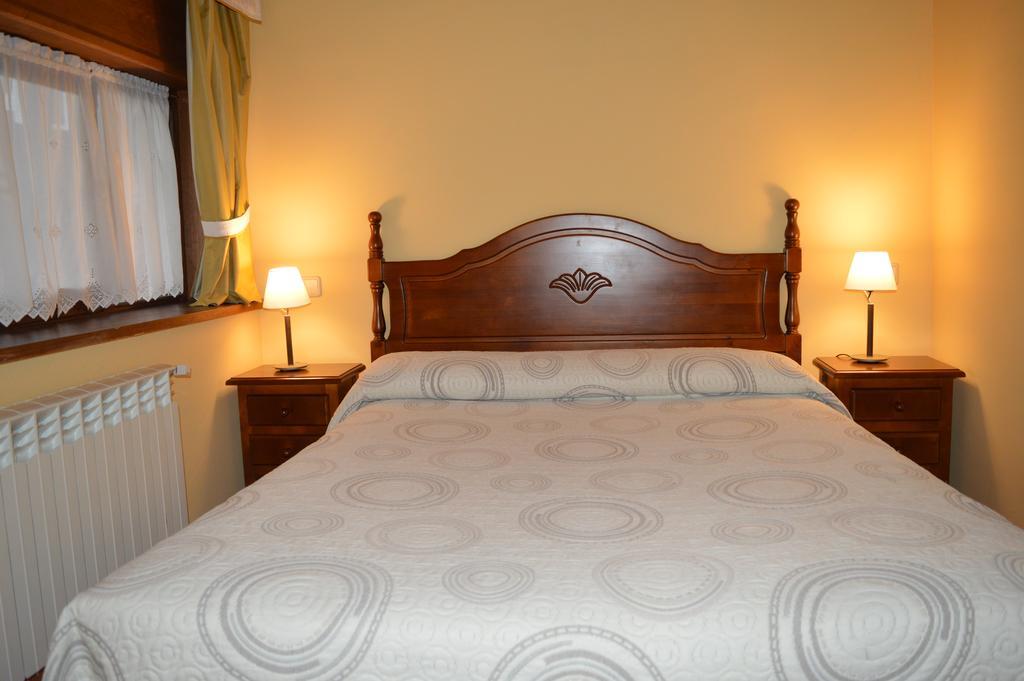 Hostal Revinuesa Esterno foto