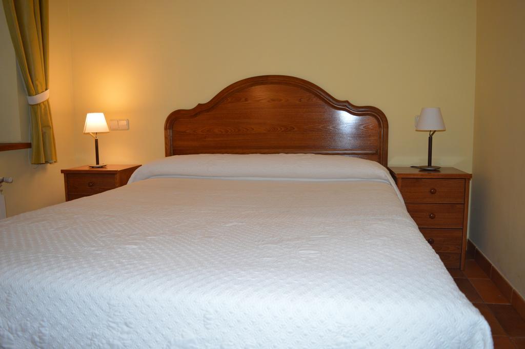 Hostal Revinuesa Esterno foto