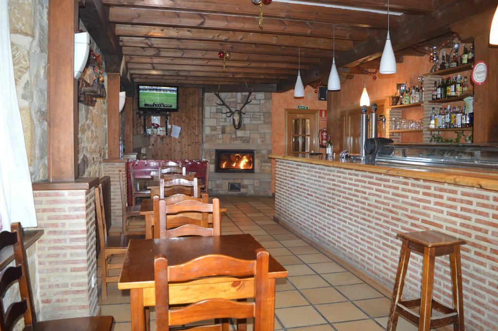 Hostal Revinuesa Esterno foto