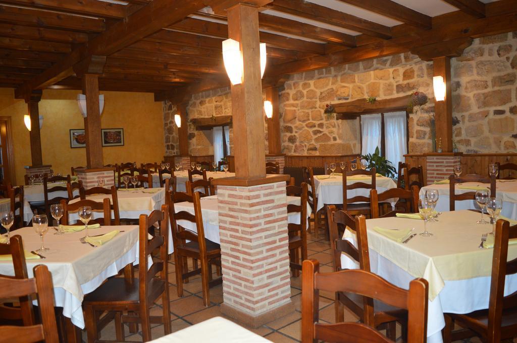 Hostal Revinuesa Esterno foto