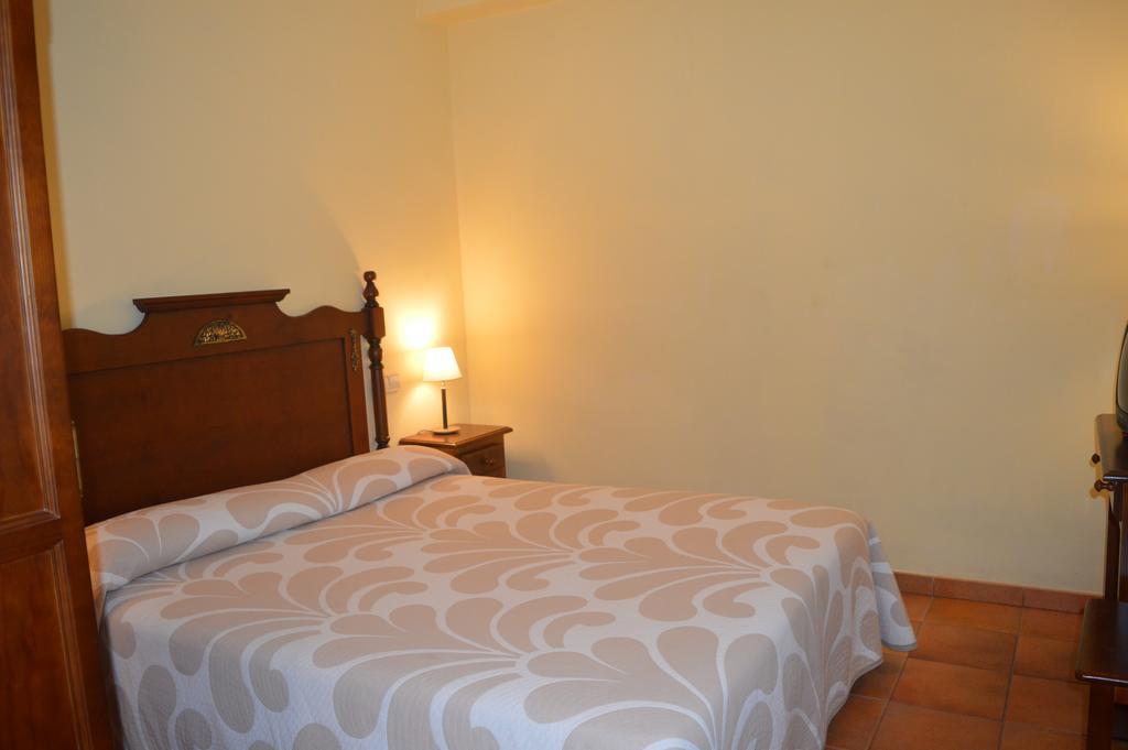 Hostal Revinuesa Esterno foto