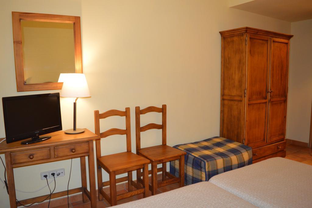 Hostal Revinuesa Esterno foto