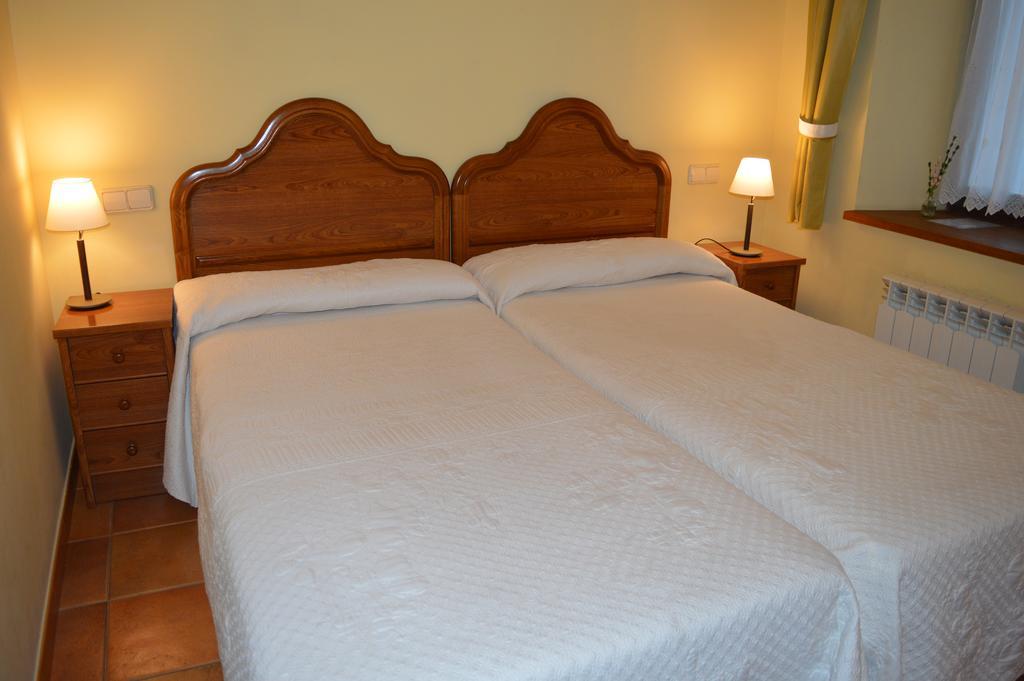 Hostal Revinuesa Esterno foto