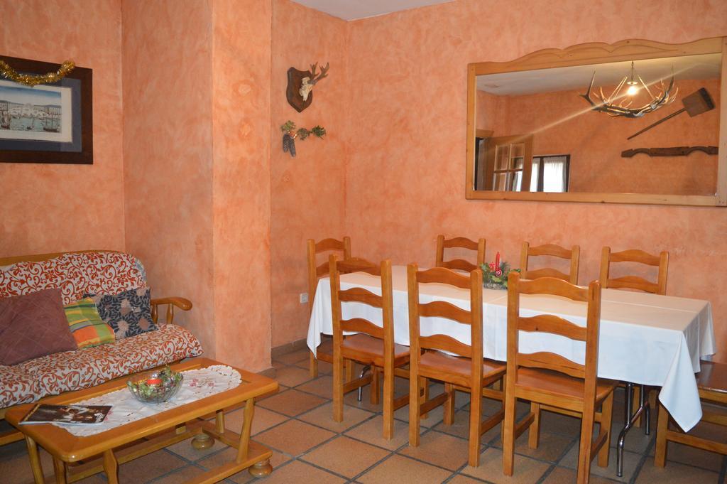 Hostal Revinuesa Esterno foto