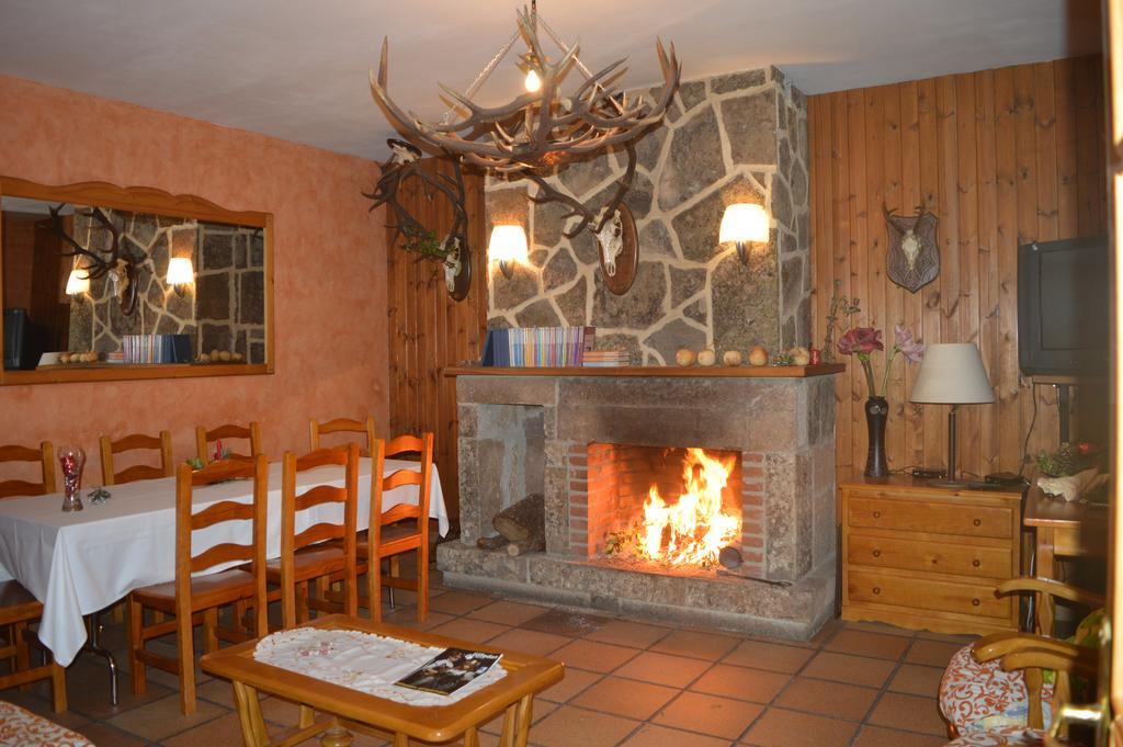 Hostal Revinuesa Esterno foto